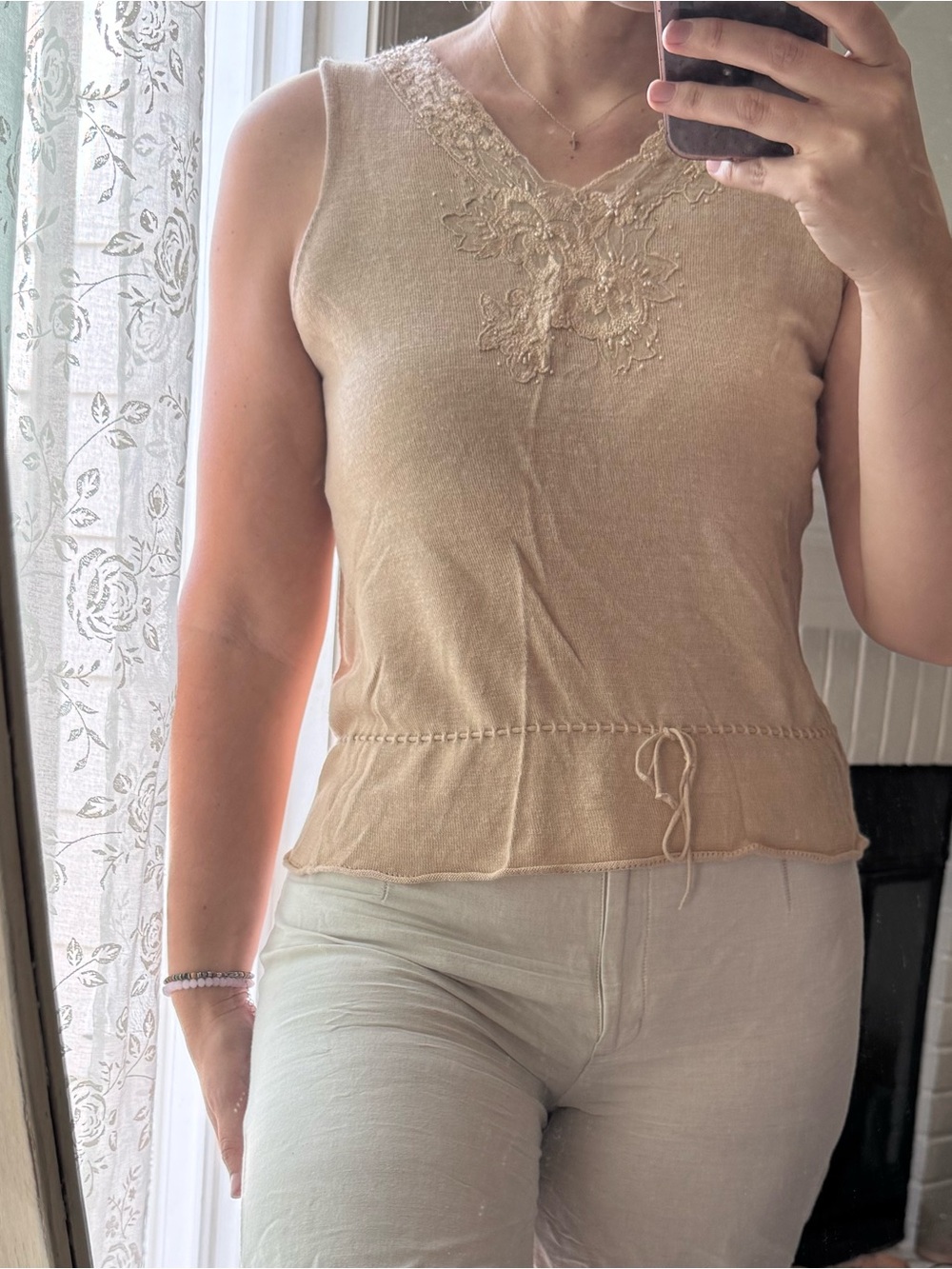 Vintage old Navy Sleeveless V-Neck Knit Top — Cream